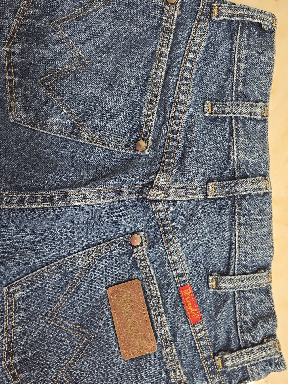 Size 27 Wrangler Blue Straight-Leg Jeans with Beaded Star Appliqués - Picture 4 of 6